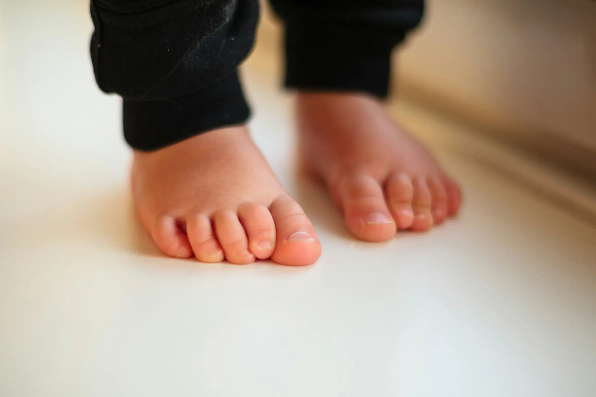 Schuhweite für Kinder mit breiten Füßen richtig beurteilen