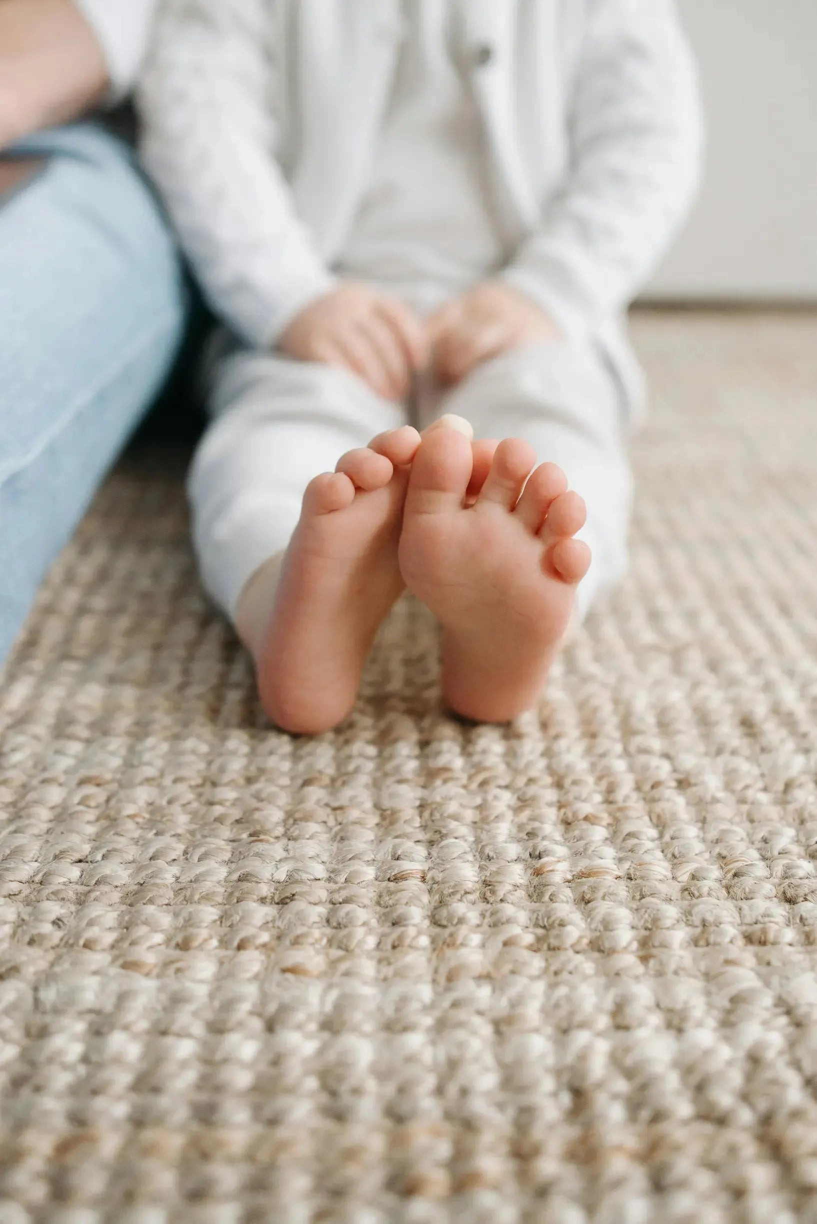 Zu Hause testen: Übungen und Beobachtungen, ob Schuhe natürliches Gehen bei Kindern fördern