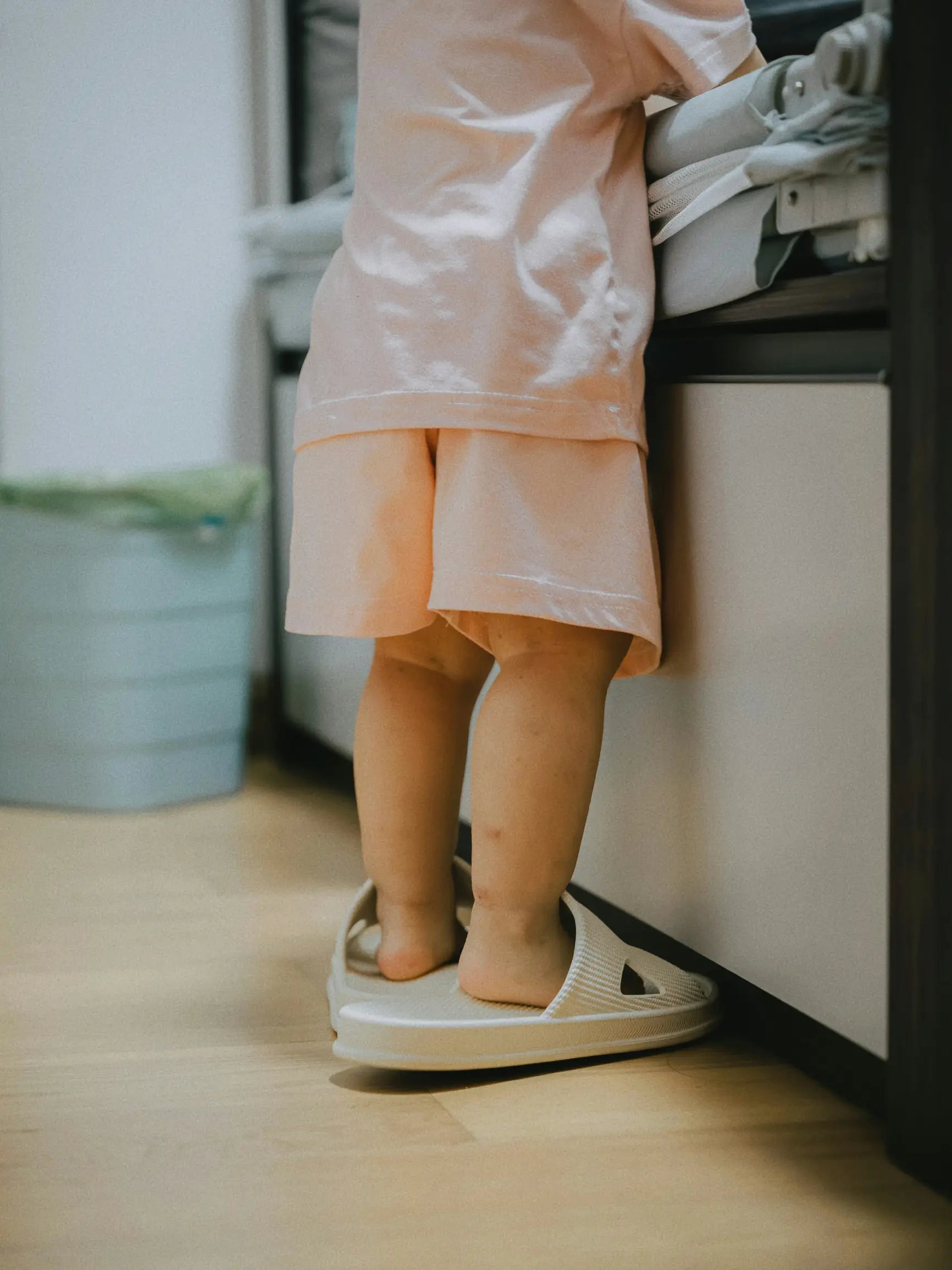 3 einfache Schritte, um Kinderfüße korrekt zu messen und die passende Hausschuhgröße zu finden