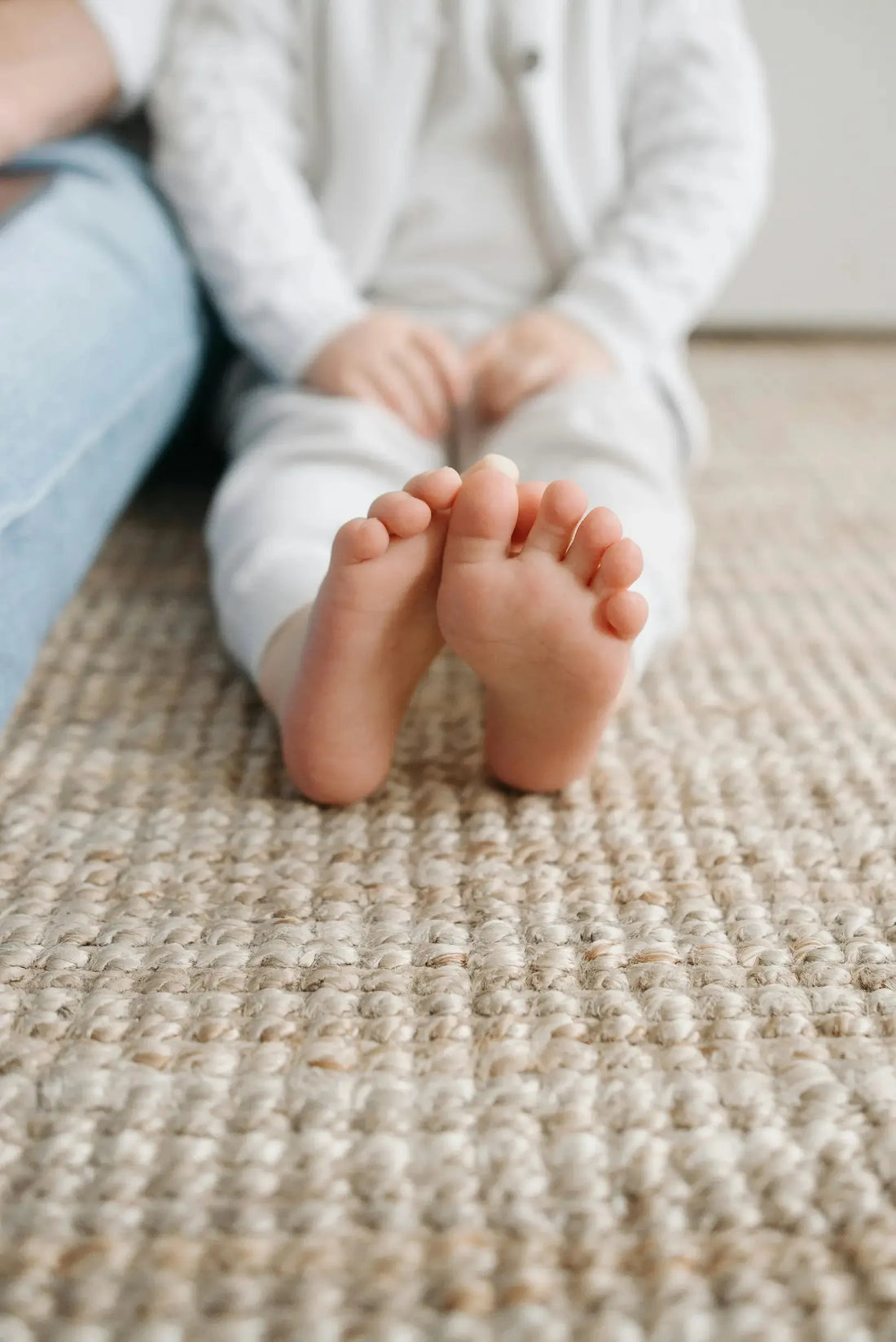Zu Hause testen: Übungen und Beobachtungen, ob Schuhe natürliches Gehen bei Kindern fördern