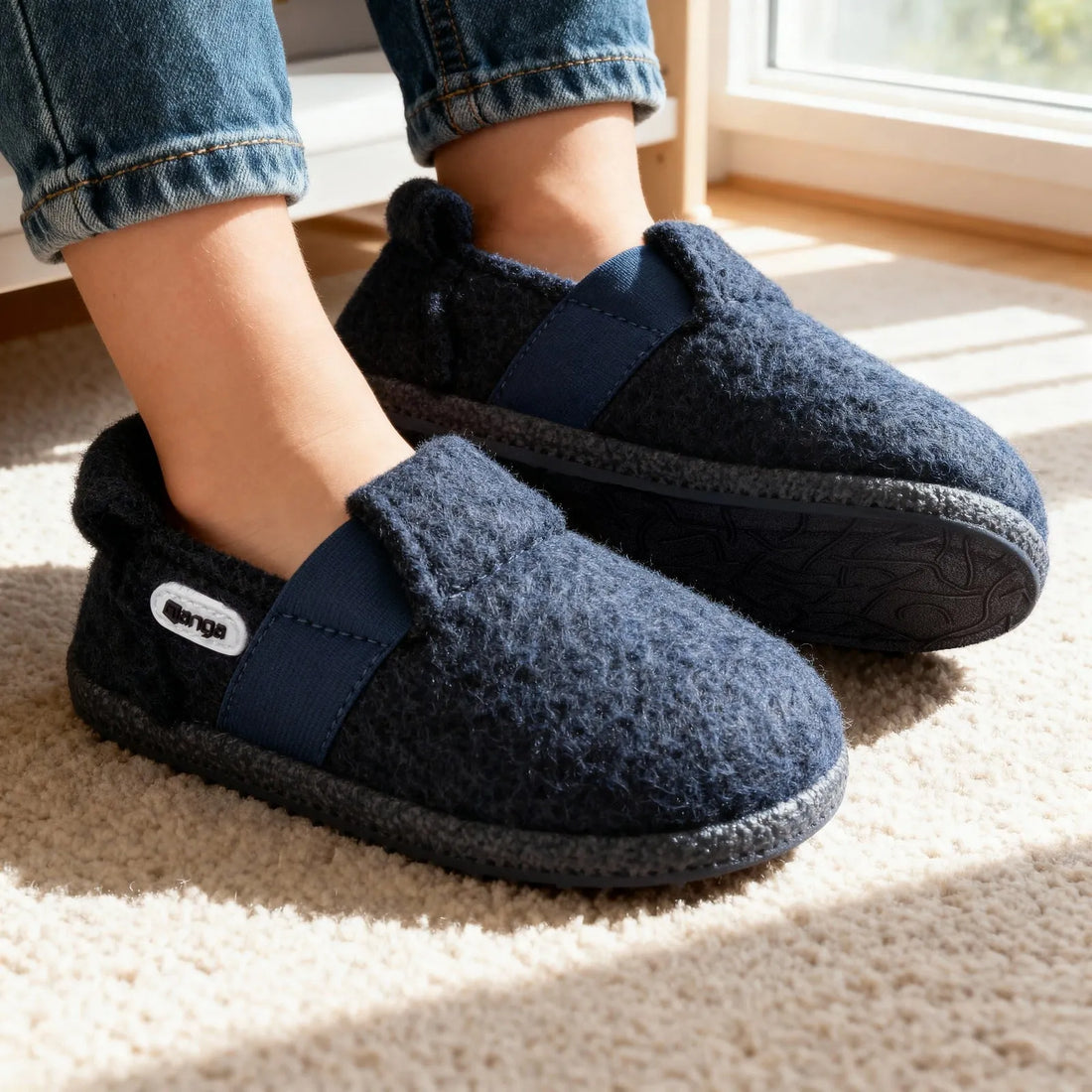 So reinigst du Wollhausschuhe sanft und formschonend