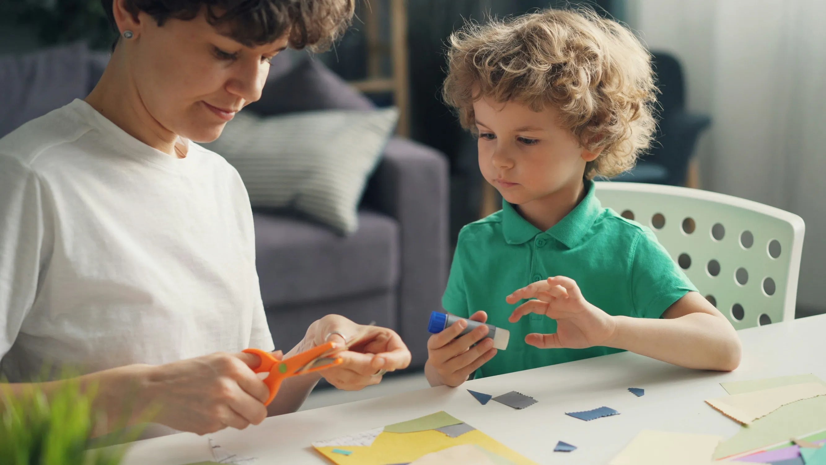 Übungen für zu Hause: Fingerfertigkeit stärken für Klett- und elastische Verschlüsse