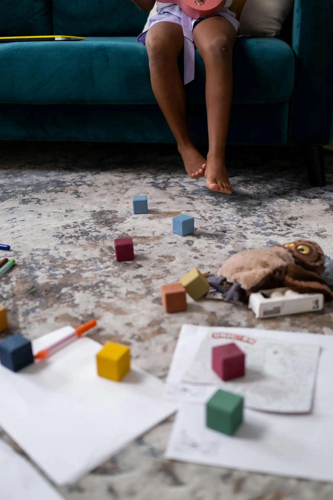 10 einfache Alltagschecks zu Hause: Passform, Haltbarkeit und Schadstofffreiheit von Kinderschuhen prüfen